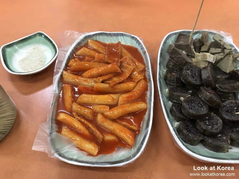 tteokbokki and sundae, korean street food