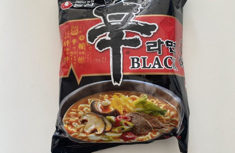 Nongshim Shin Ramyun Black