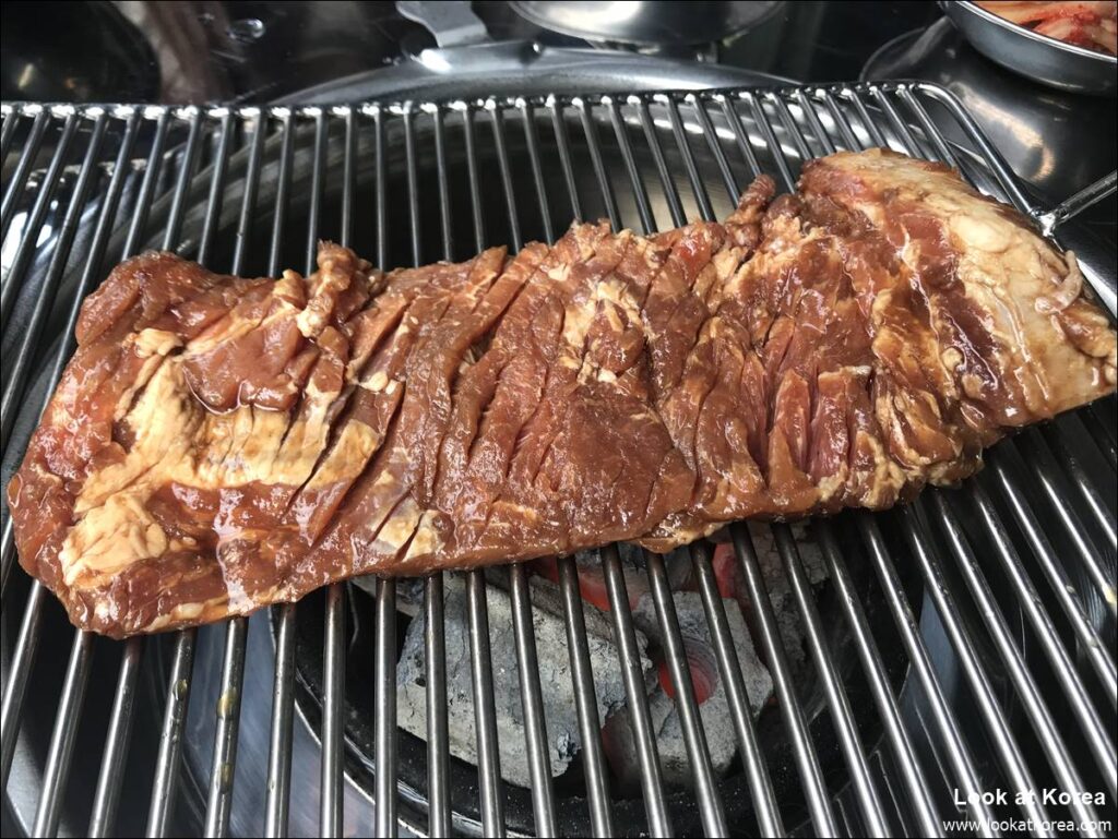 Dwaeji Galbi (Marinated Pork Ribs)