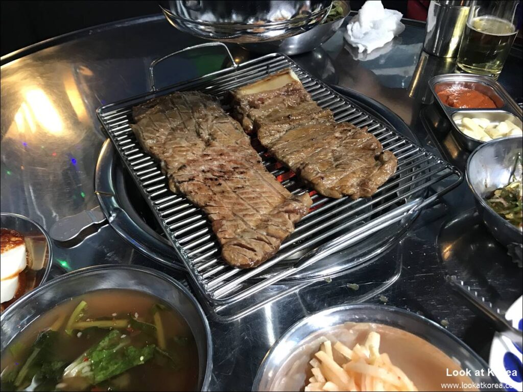Dwaeji Galbi (Marinated Pork Ribs)