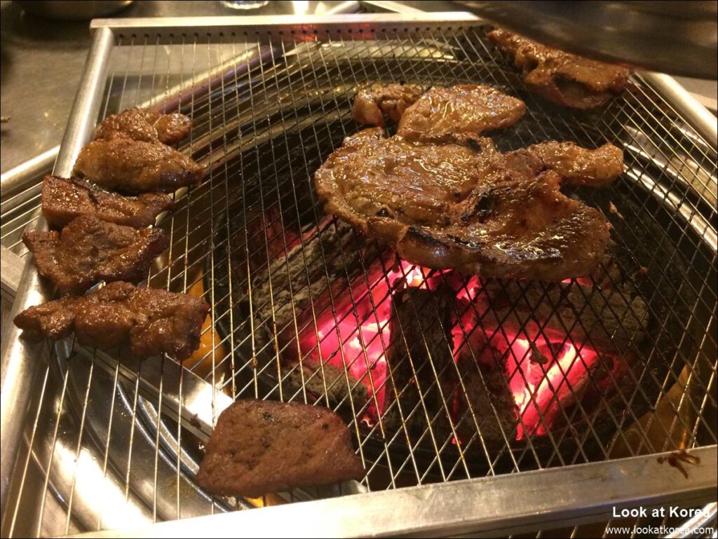 Dwaeji Galbi (Marinated Pork Ribs)