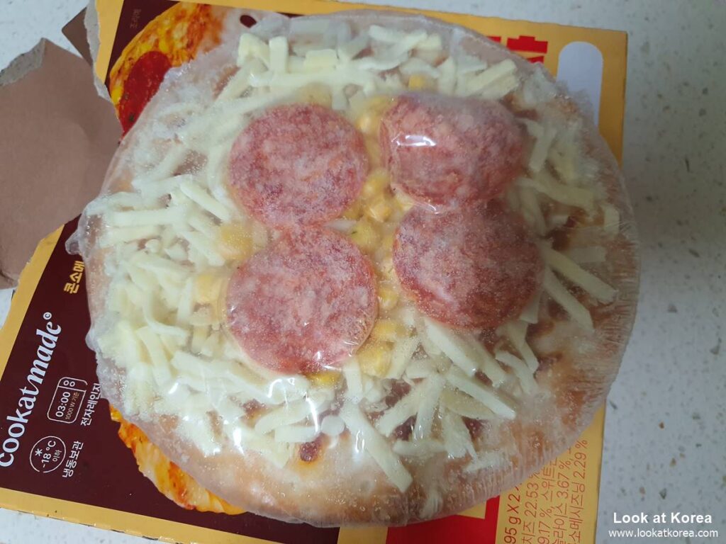 Review of Cookat 1+1 Spicy Corn Pepperoni Pizza - Great with Beer