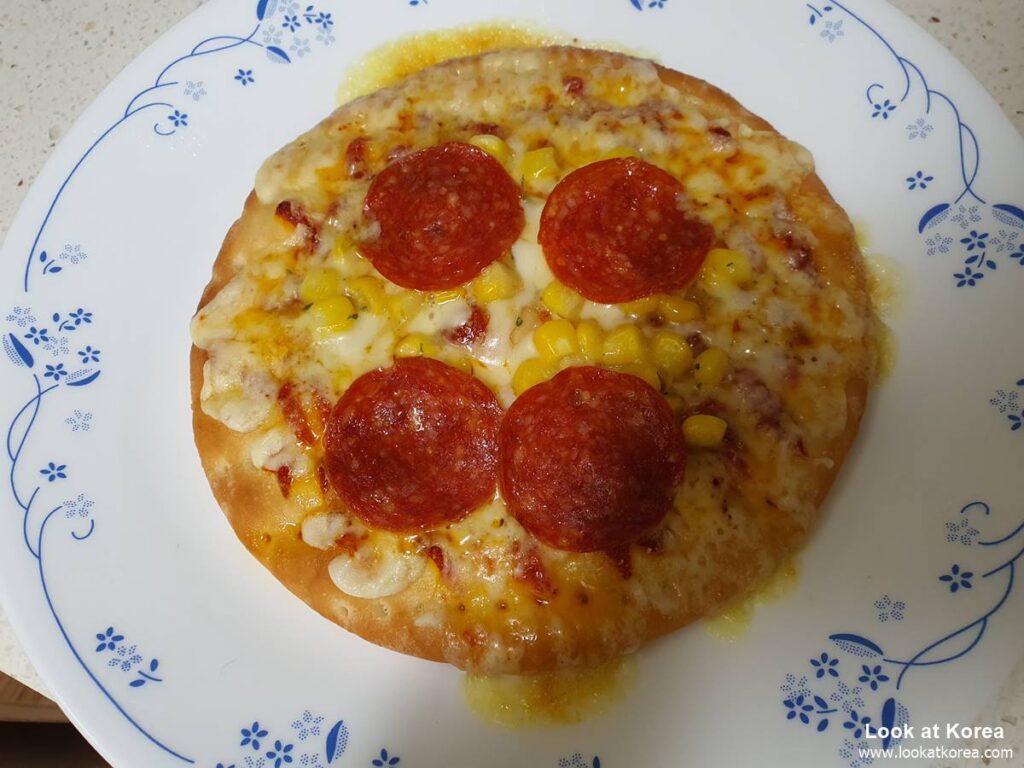 Review of Cookat 1+1 Spicy Corn Pepperoni Pizza - Great with Beer