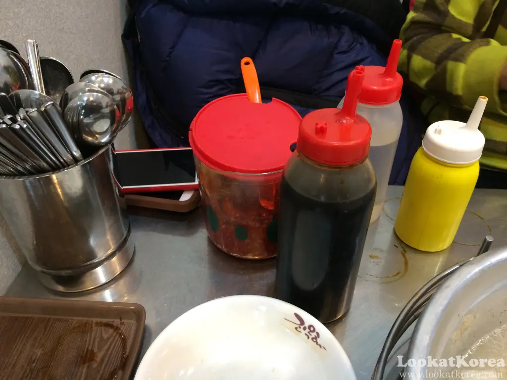 Seasonings and sauces used to prepare the dipping sauce for Korean Dakhanmari