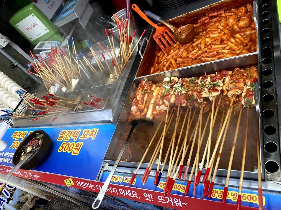 Tteokbokki and fish cake skewers simmering at a Korean street food stall